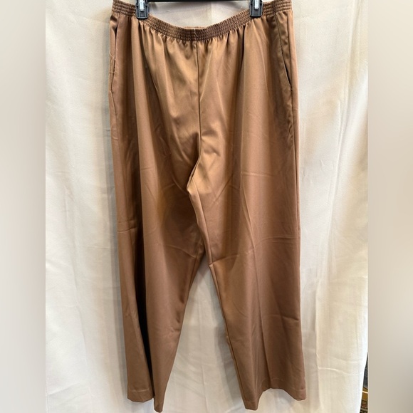 Alfred Dunner Elastic Waistband Pants Women's 18W Brown Straight Cut Pull On - Picture 1 of 5